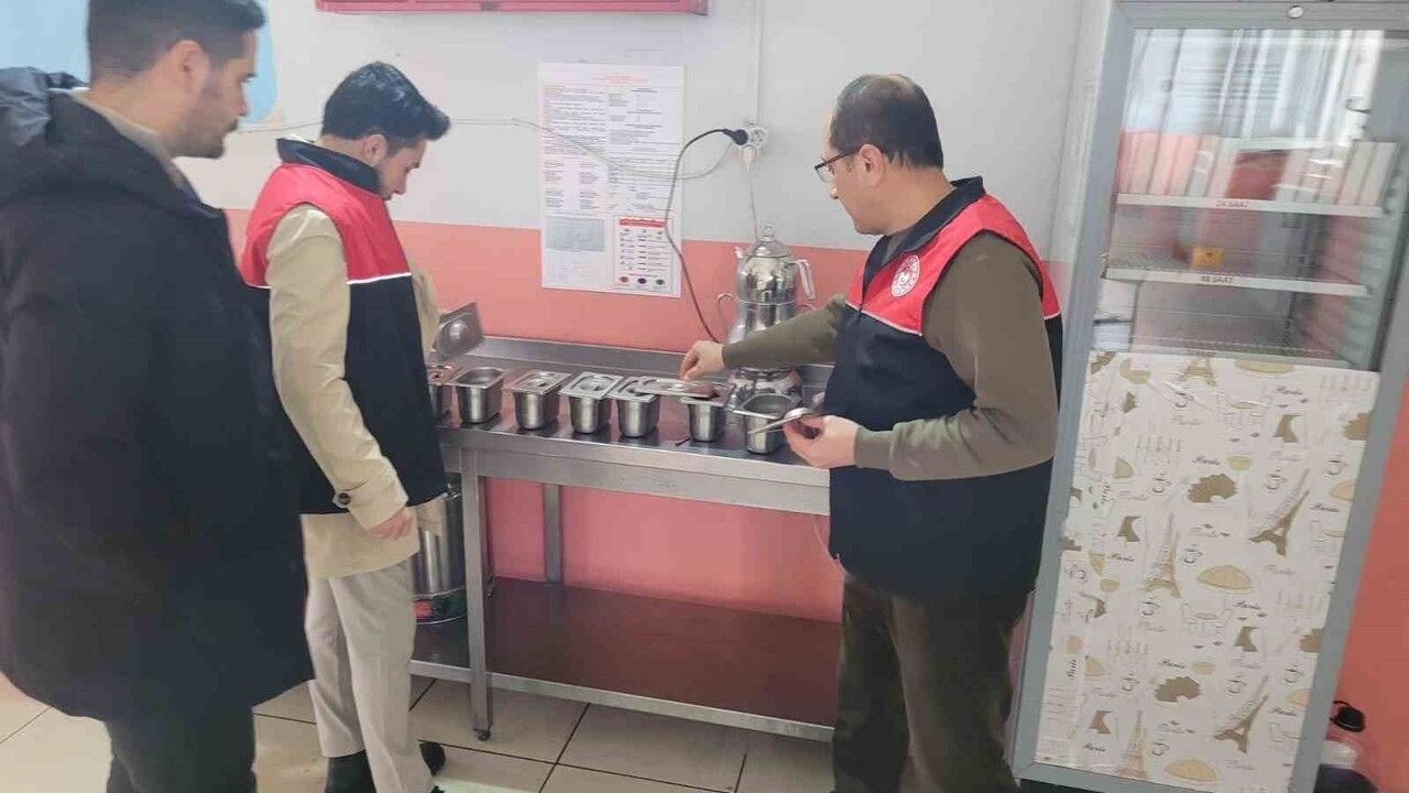 Muş Bulanık'ta Gıda Denetimi: Market ve İşletmelerde Son Kullanma Tarihi Kontrolleri