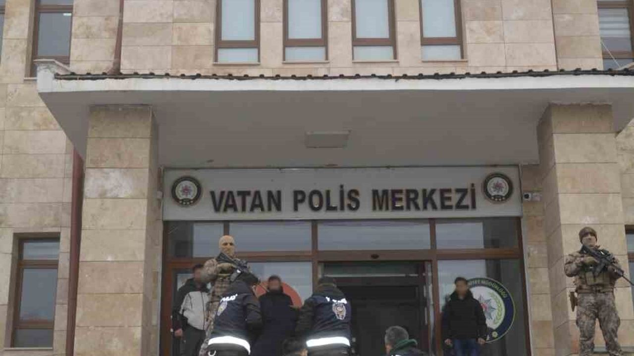 Muş Bulanık'ta Silahlı Kavga: 2 Firari Suç Aletiyle Yakalandı