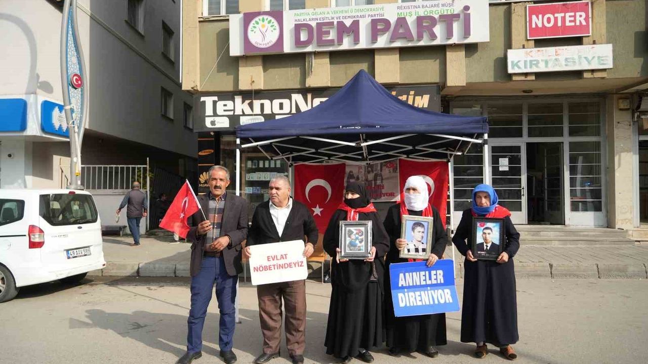 Muş’ta Evlat Nöbeti 221. Haftada: Aileler "Teslim Olun" Çağrısı