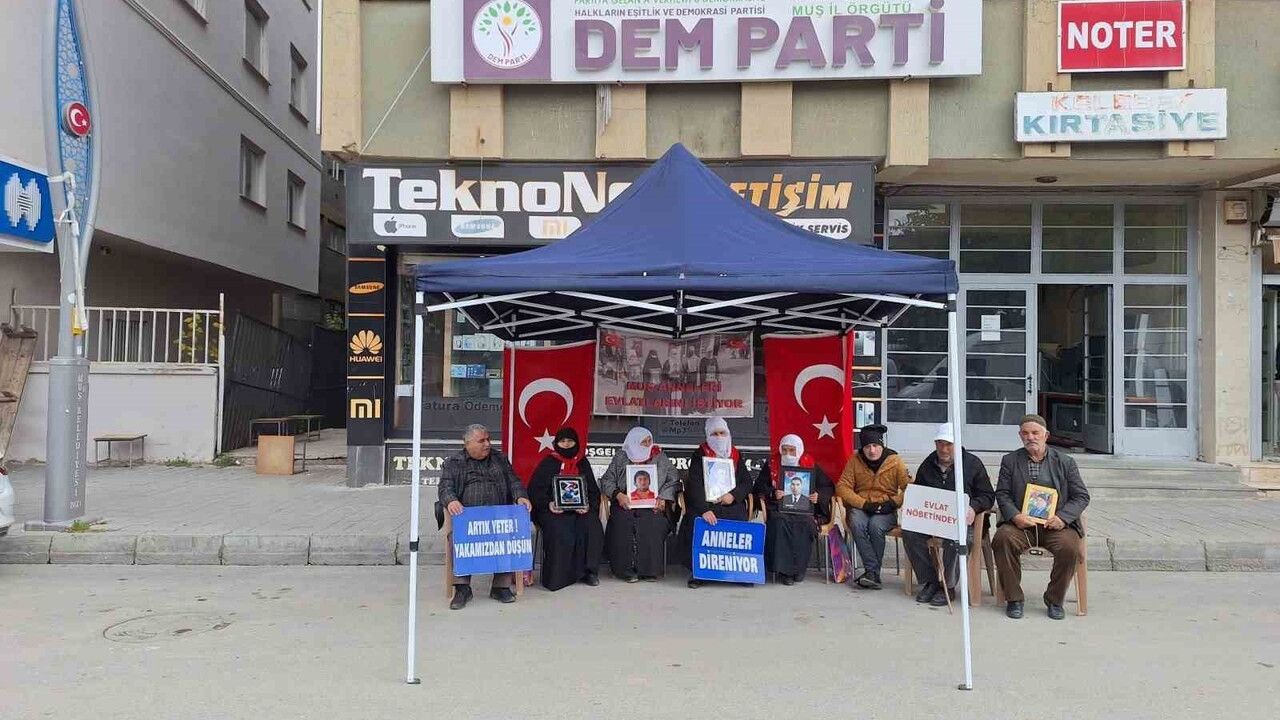 Muş’ta Evlat Nöbeti 222’nci Haftada: Ailelerden 'Teslim Olun' Çağrısı