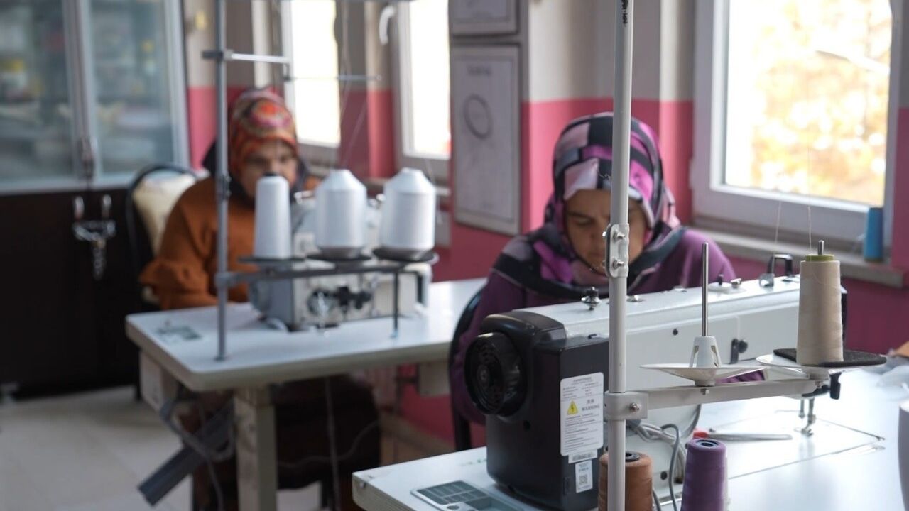 Muş’ta Kadınlar 260 Kalemlikle Köy Çocuklarını Sevindiriyor