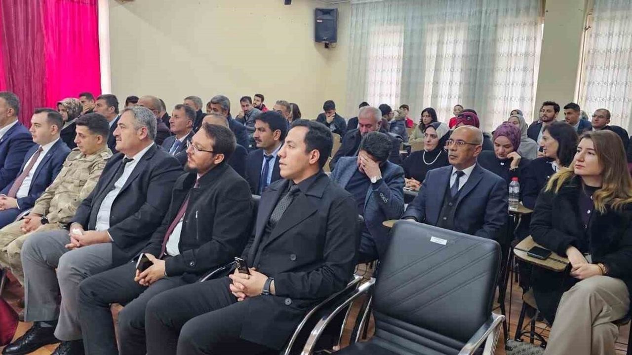 Muş’ta Kaymakam İsmail Güney'e Öğretmenler Günü'nde Büyüyen Çiçek Sürprizi