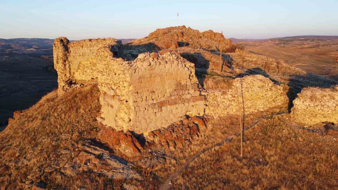 Muşalikalesi (Behramşah) Selçuklu Kalesi ve Türbeleri Yozgat'ta Tarihe Işık Tutuyor