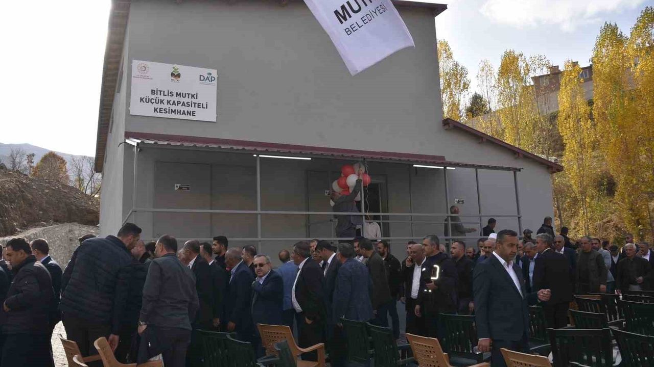 Mutki'de Mezbahane ve Halı Saha Açılışı