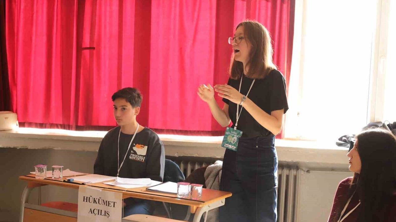 Nazilli'de 5. Liseler Arası Münazara Turnuvası: Bursa SBL Şampiyon Oldu