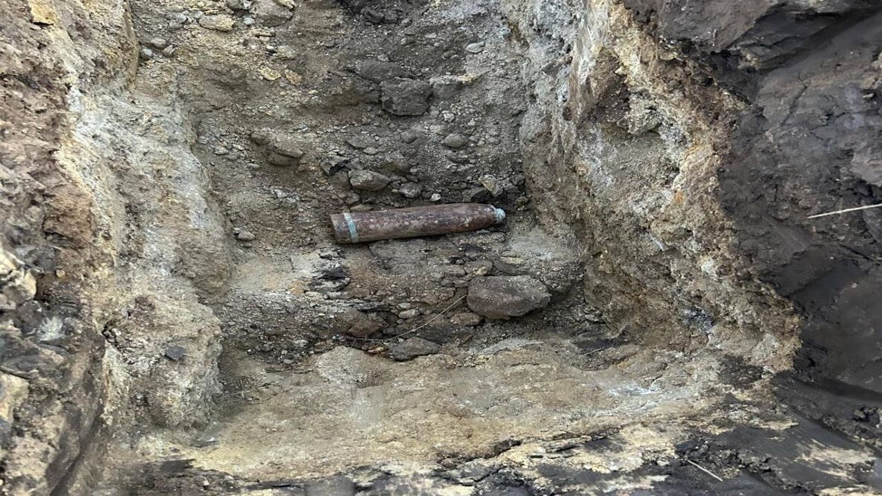 Nazilli'de Tarlada Bulunan 100 mm Top Mermisi Kontrollü İmha Edildi