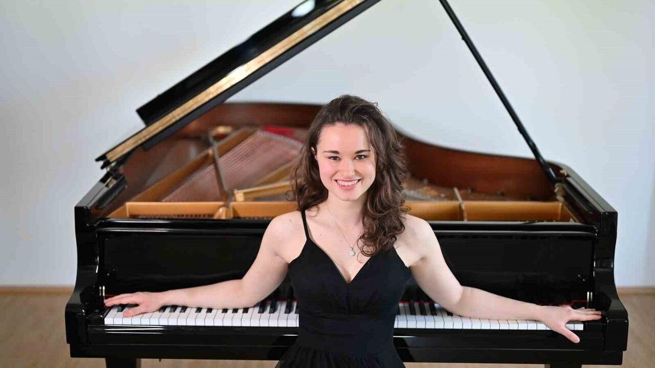 Nehir Özzengin Forbes'un '30 Altı 30' Listesinde