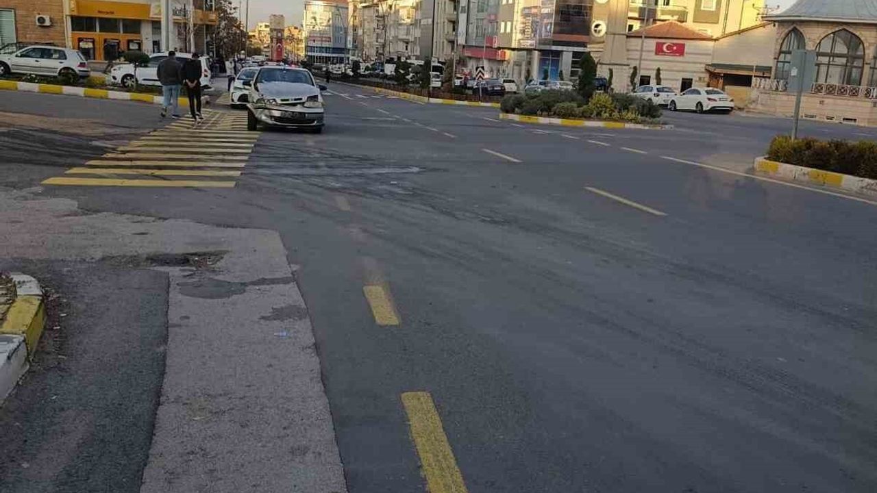 Nevşehir'de Kavşakta Çarpışma: Kaldırımdaki Yaya Ağır Yaralandı