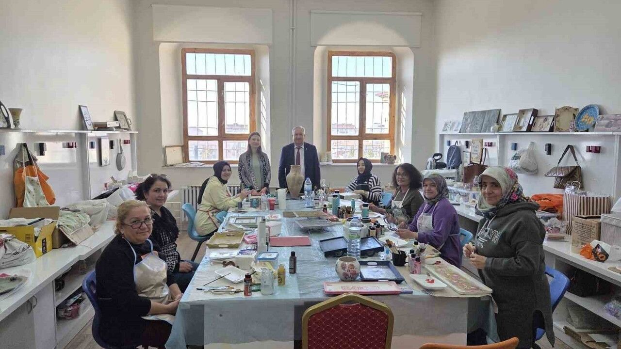 Niğde'de Ahşap Boyama Kursu: El Becerileri ve Girişimcilik Güçleniyor