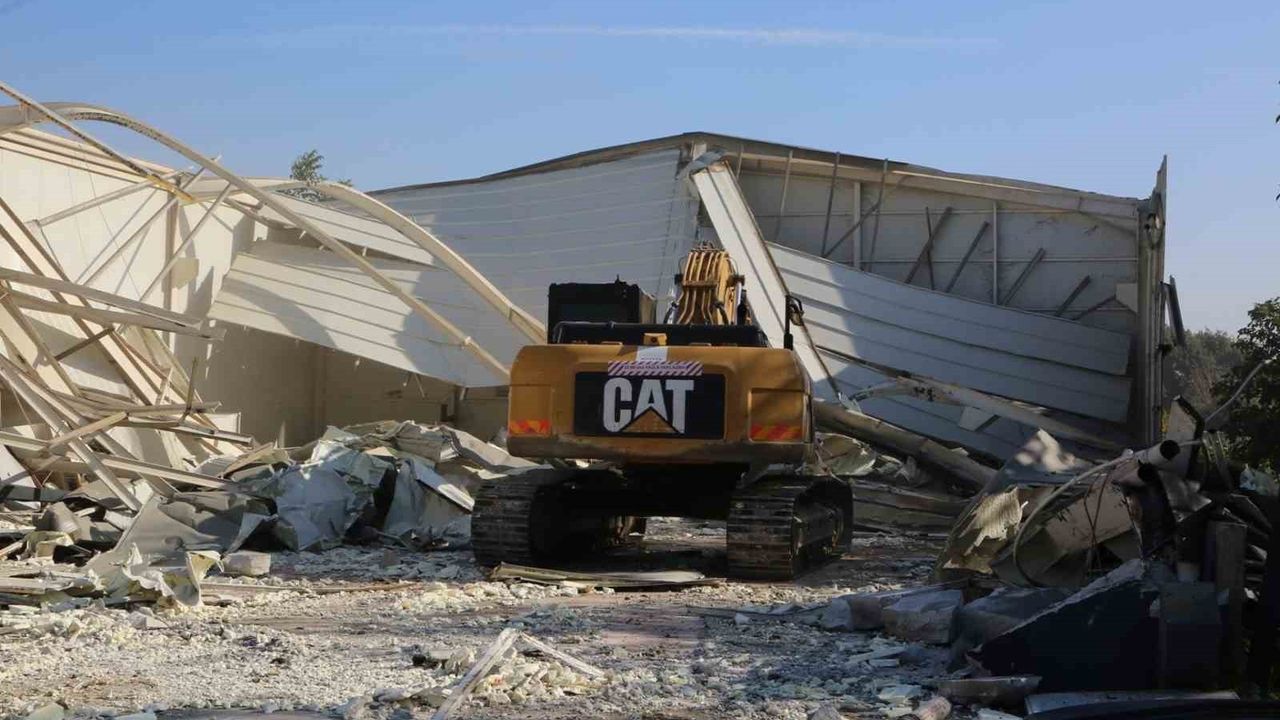 Nilüfer'de İmara Aykırı İki Yapı Yıkıldı: Yaylacık 400 metrekare, Tahtalı bin 400 metrekare