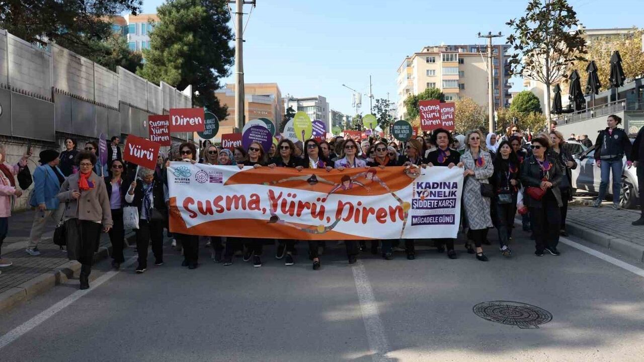 Nilüfer'de 'Susma, Yürü, Diren' ile Şiddete Karşı Ortak Ses