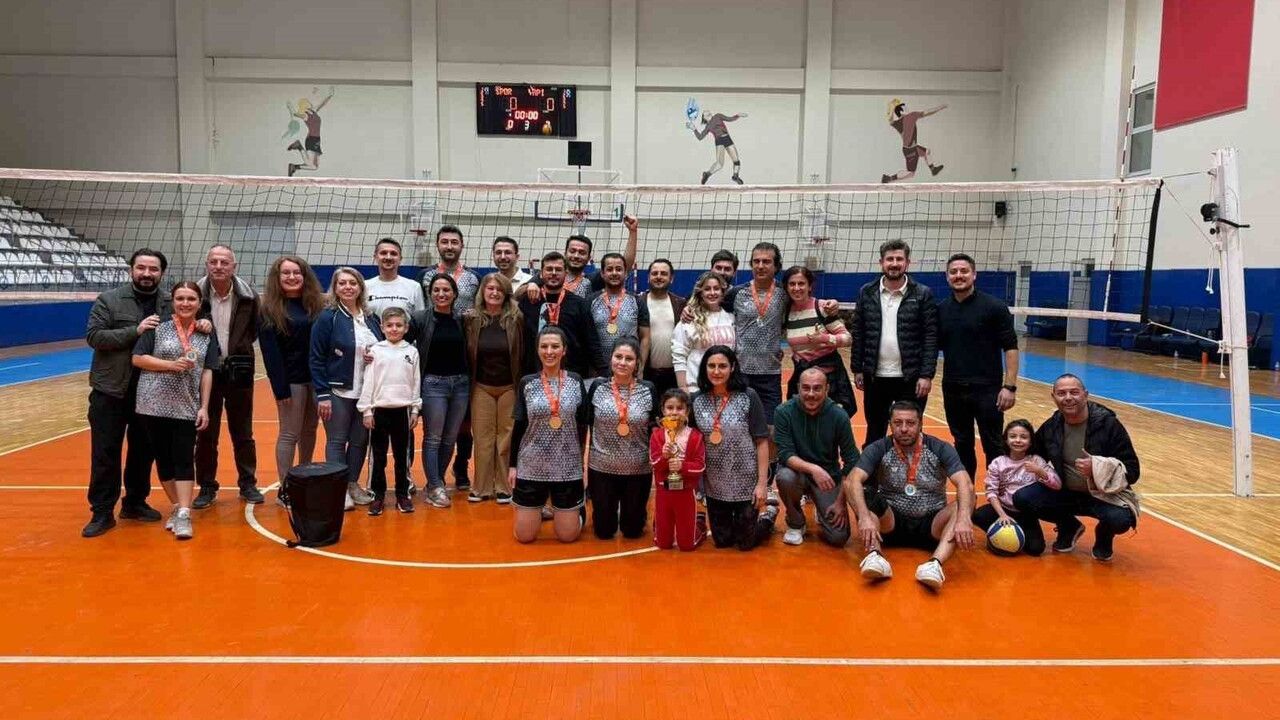 Nilüfer'de Voleybol Turnuvası Sona Erdi: Yapı Kontrol Müdürlüğü Şampiyon