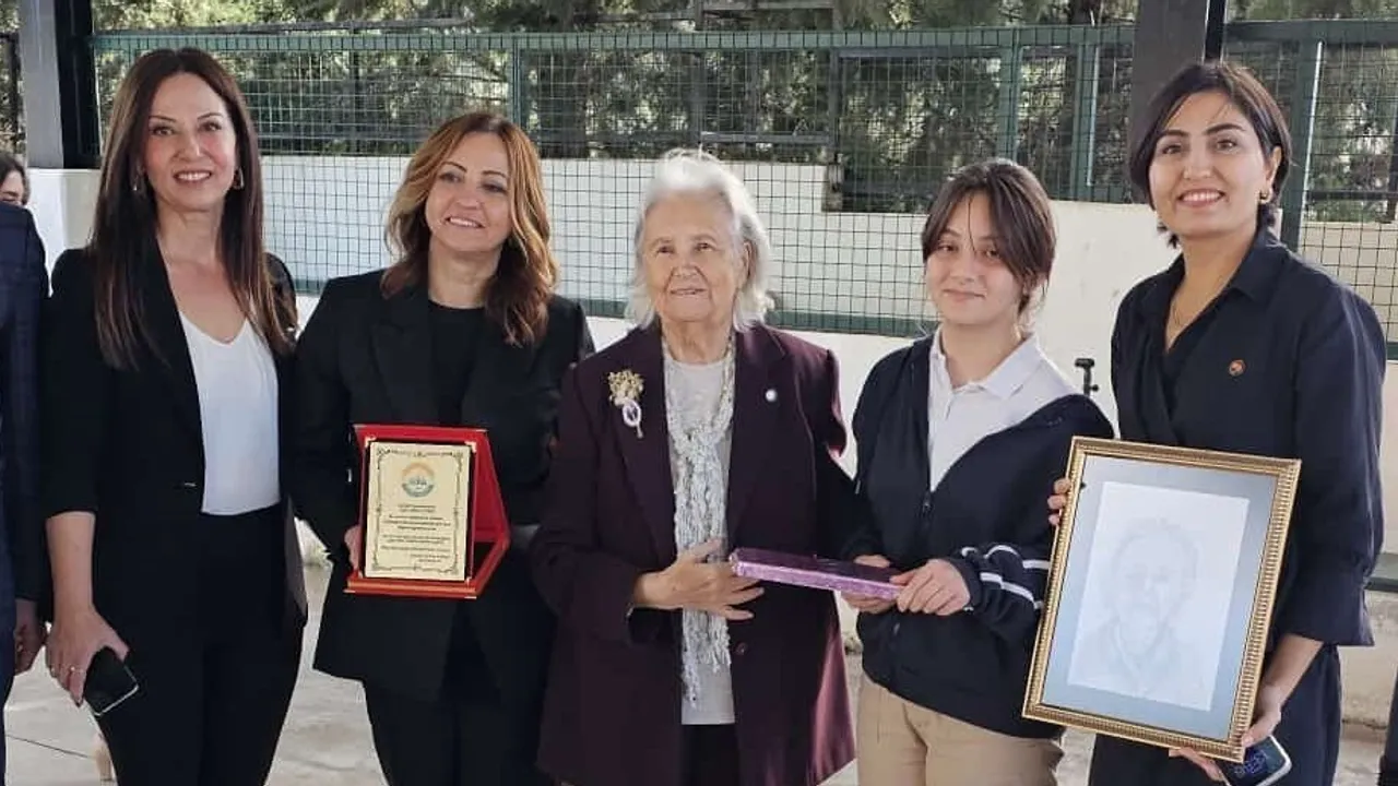 Öğretmenler Günü'nde 62 Yıl Sonra İlk Öğrencileriyle Buluşan Ayten Binay Özbek