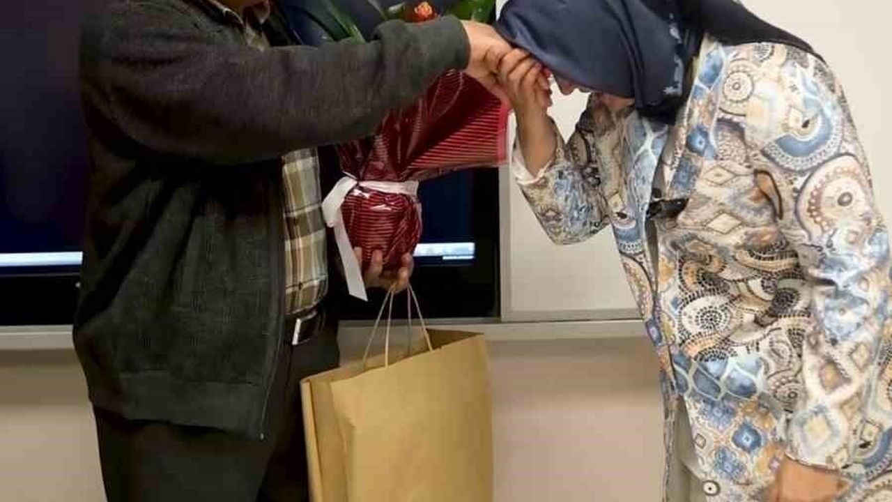 Öğretmenler Günü'nde Vefa: Esra Sultan Kaya Mezun Olduğu İskenderun Okulunda