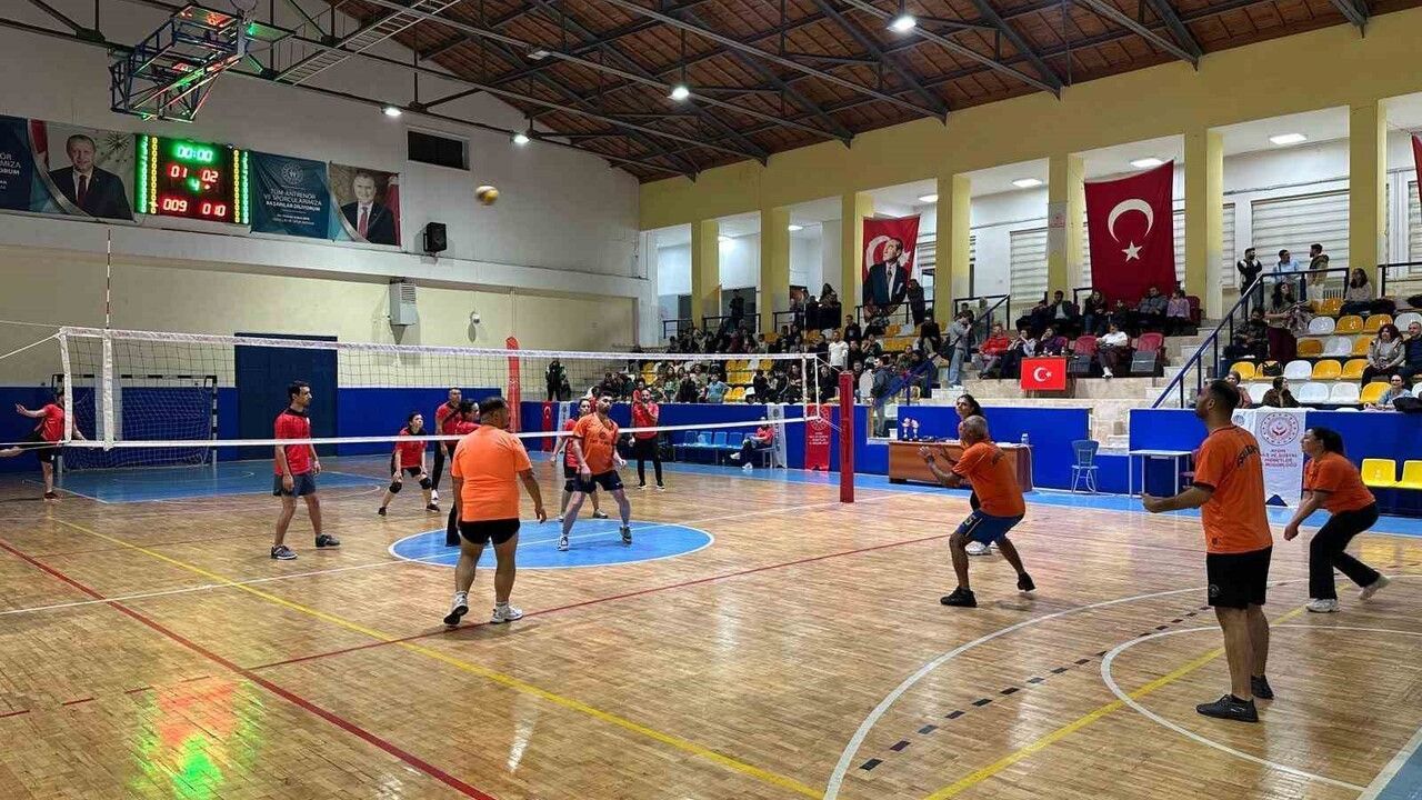 OKT Trailer ve Aile ve Sosyal Hizmetler Aydın, 'Şiddete Sıfır Tolerans' İçin Voleybolda Buluştu