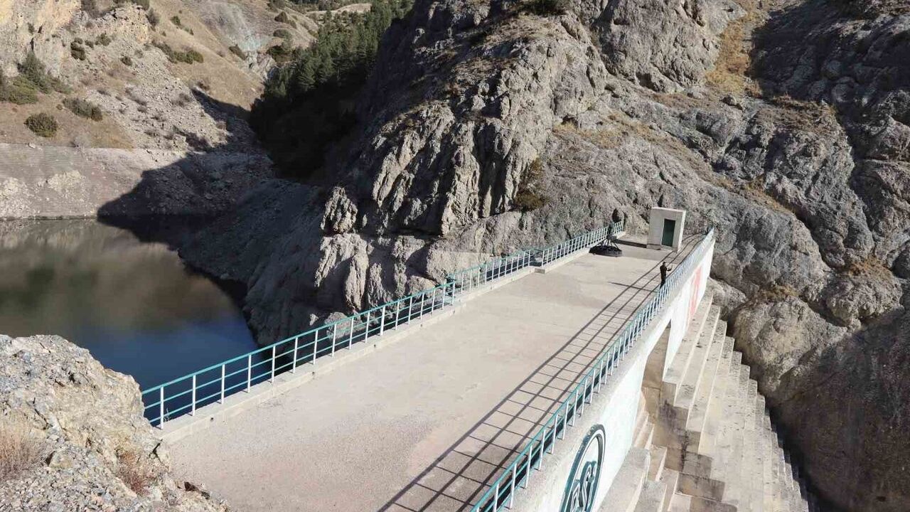 Oltu’da Sivridere Sulama Barajı 6 bin 860 Dekarı Sulayacak