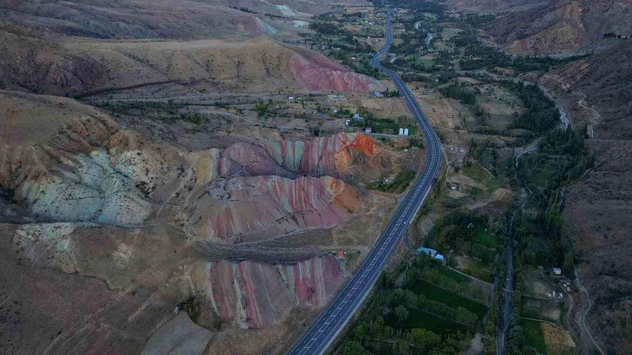 Oltu'nun Gökkuşağı Tepeleri: 45 Milyon Yılda Oluştu