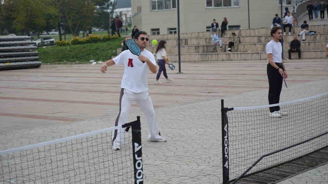 OMÜ'de 'Ekranı Bırak, Raketi Kap' ile teknoloji bağımlılığına dikkat