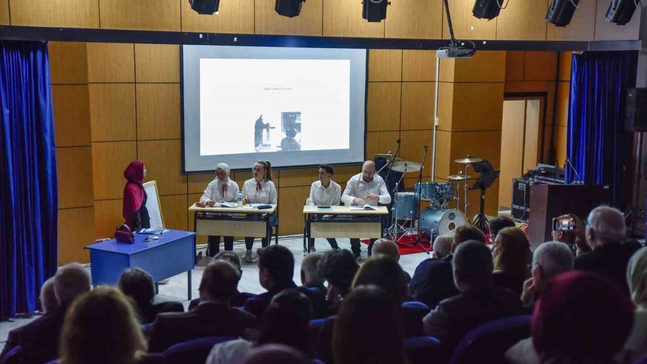 OMÜ Eğitim Fakültesi 24 Kasım'ı 33 Emekli Akademisyenle Kutladı