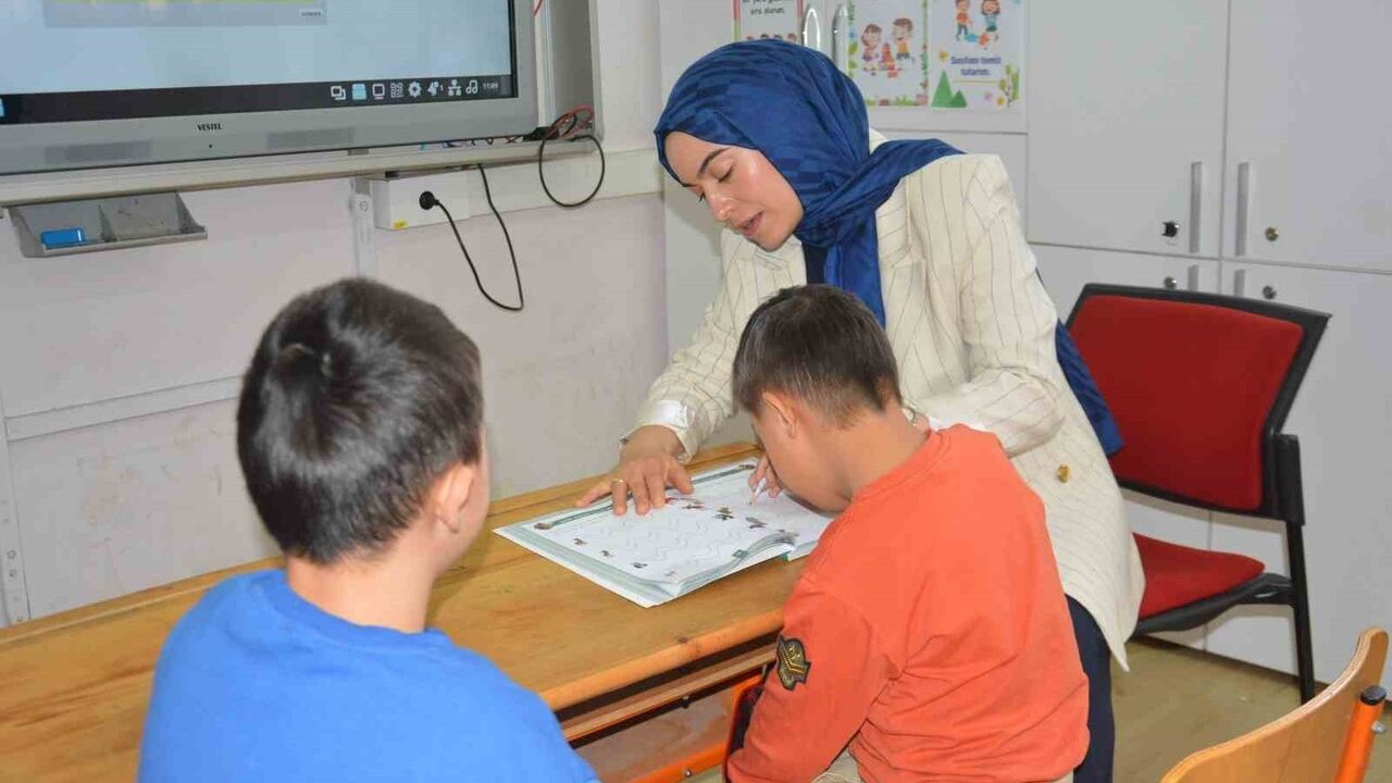 Ordu’da 27 Yıllık Öğretmen Hanife Gül, Yetiştirdiği Eski Öğrencisiyle Omuz Omuza