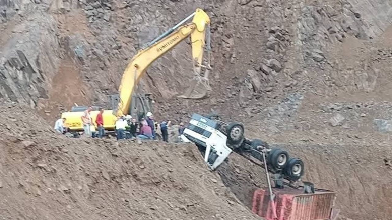 Ordu'da taş ocağında kamyon devrildi: Sürücü hayatını kaybetti