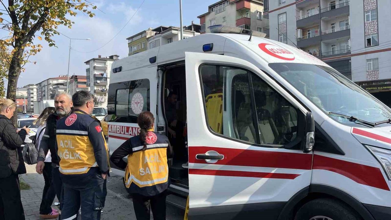Ordu Ünye'de Dolmuş Cip'e Çarptı: 13 Yaralı, 11'i Öğrenci