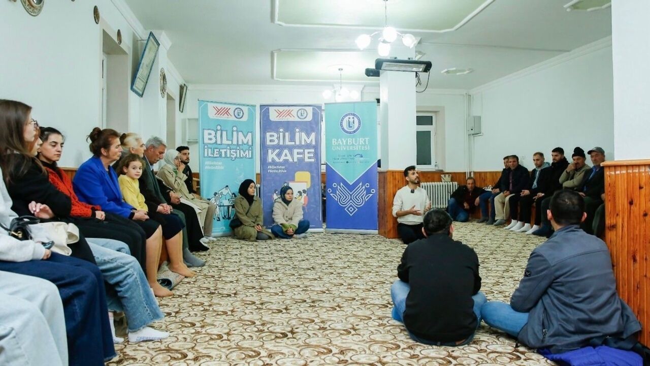 Örence'de 'Bi’ Buluşma': Bayburt Üniversitesi Çevre ve Genetik Konularını Anlattı