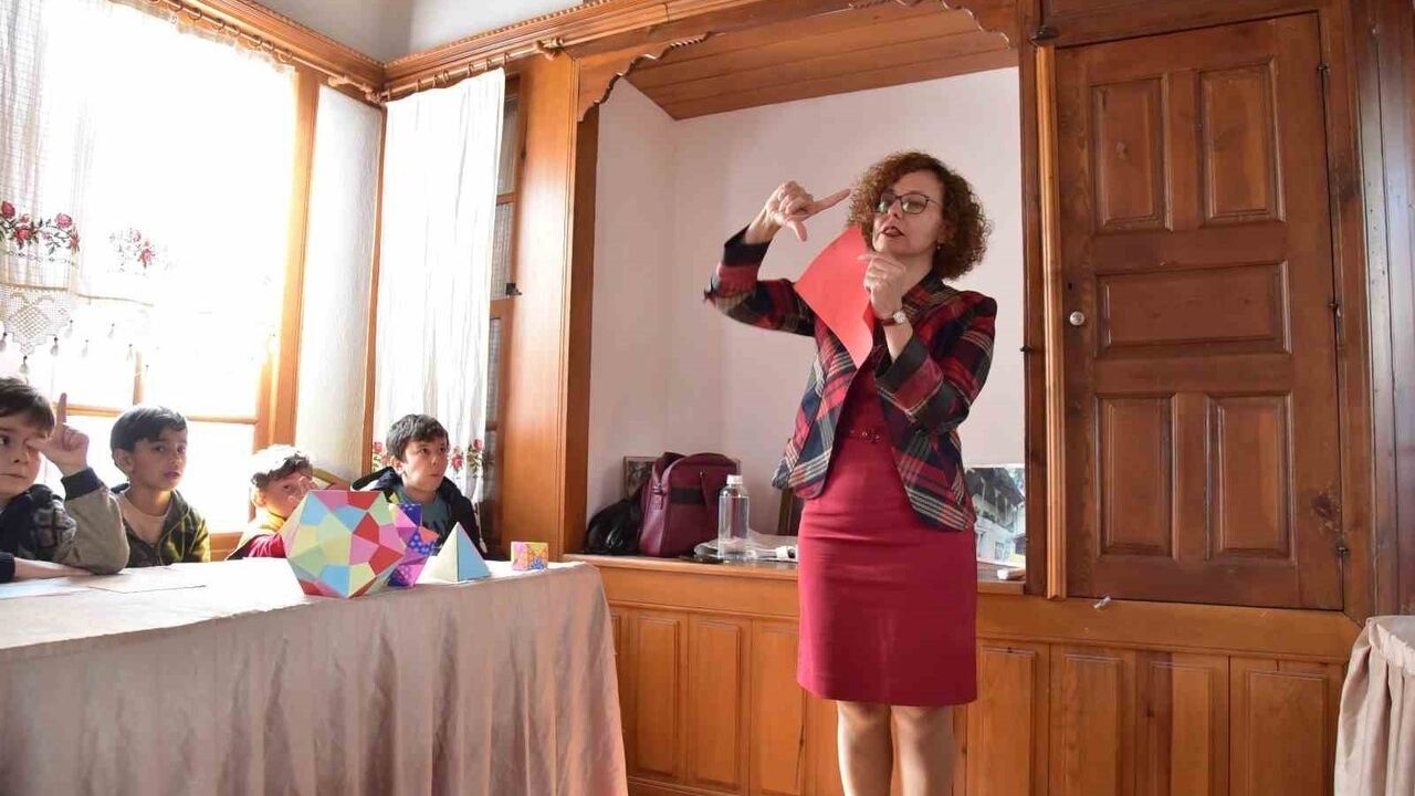 Origami ile Geometri: MSKÜ BİO'nun 'Katla, Keşfet, Öğren' Atölyesi