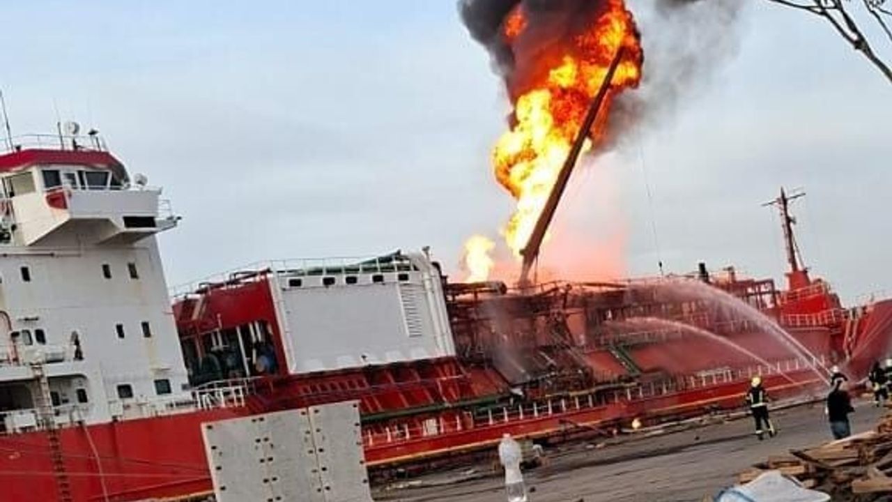 ORINDA LPG Gemisi İzmail Limanı'nda İsabet Aldı, Yangın Çıktı