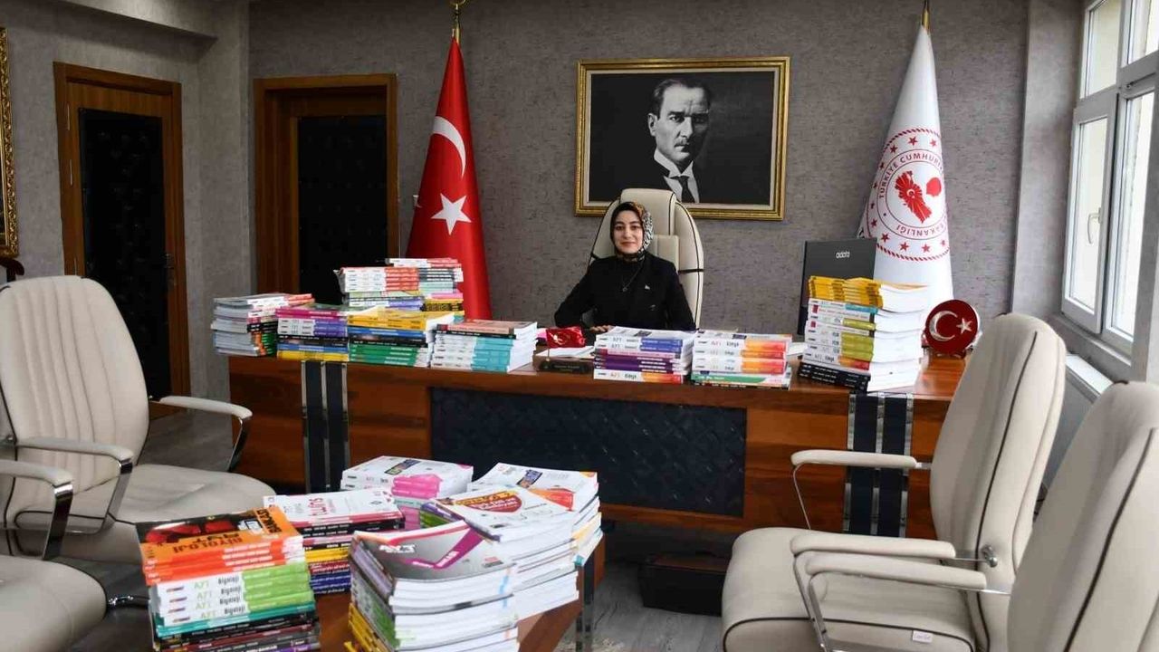 Ormanağzı Derneği'nden Olur'daki Üniversite Adaylarına Yüzlerce Kitap Desteği