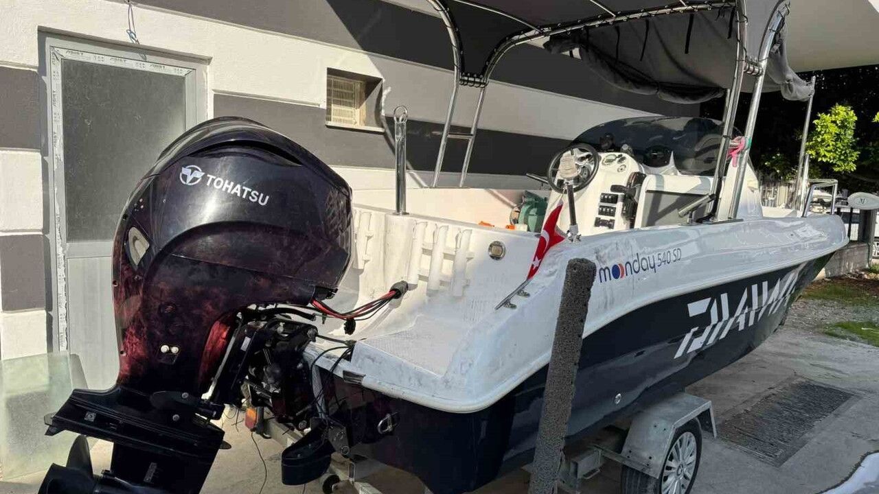 Ortaca'da kar maskeli hırsızlar tekneyi çalamayınca 100 bin TL zarar verdi