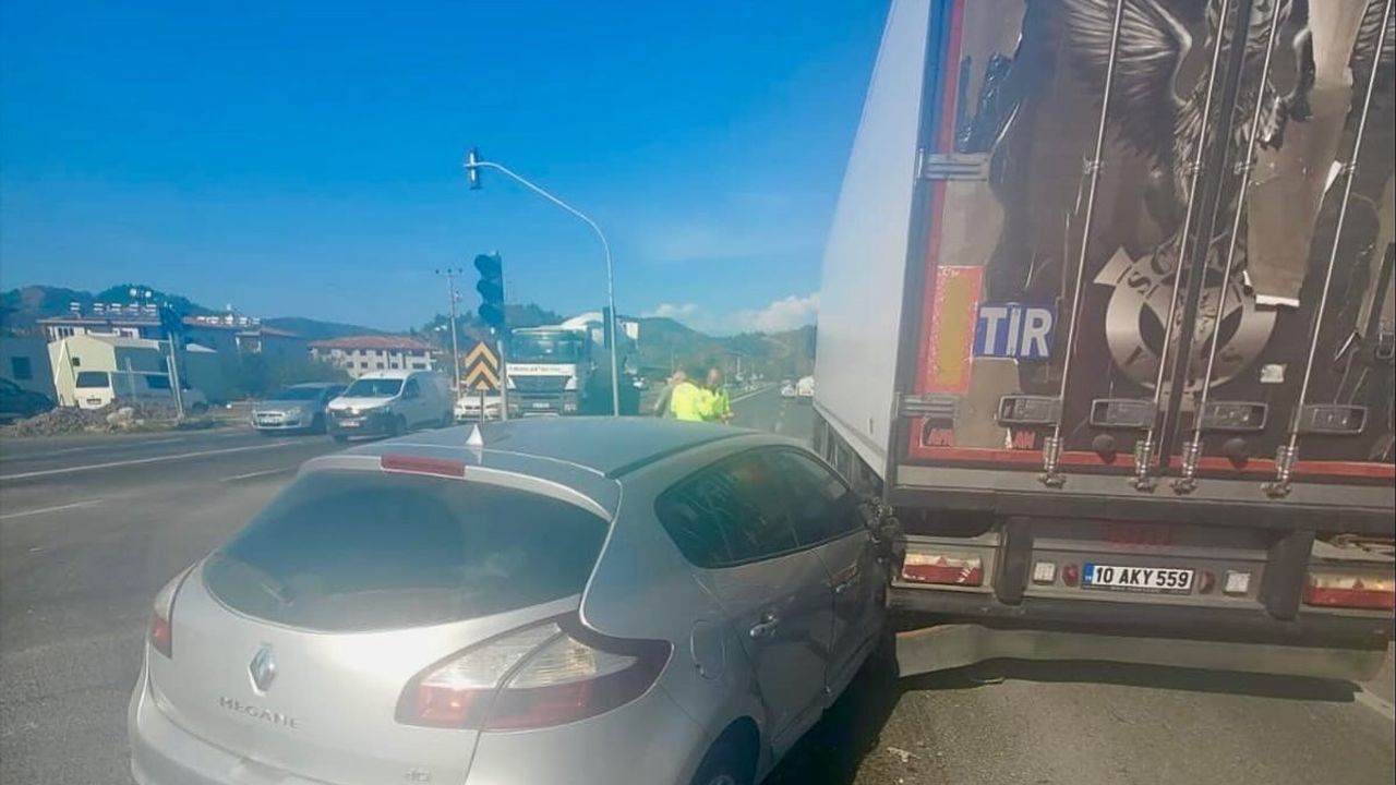 Ortaca Hal Kavşağı'nda Trafik Kazası: 1 Yaralı