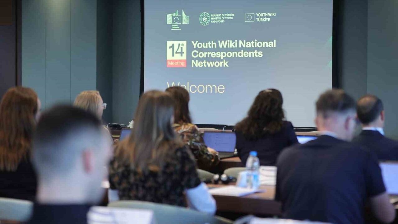 Osman Aşkın Bak: Gençleri Bugünün Ortağı Olarak Görüyoruz