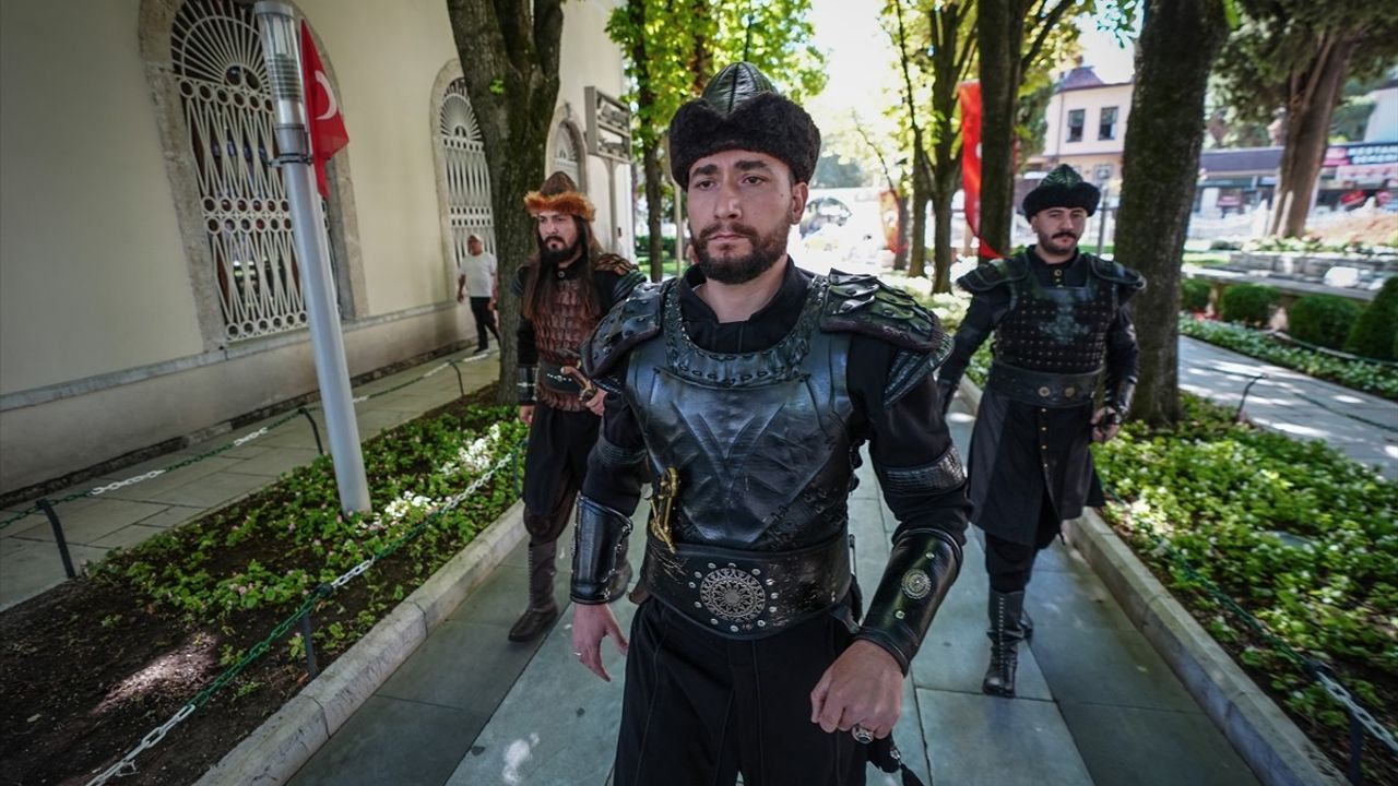 Osman Gazi Türbesi'nde Jandarma Saygı Nöbeti 5 Yılı Aştı