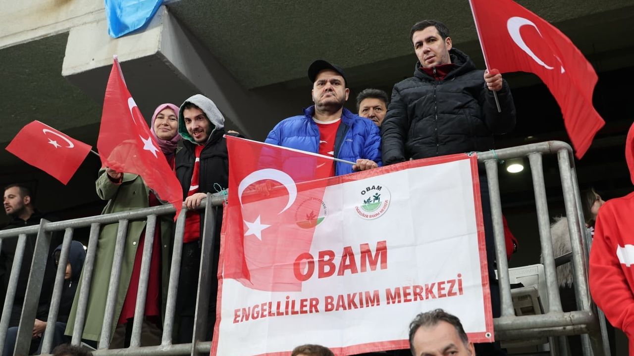 Osmangazi Belediyesi'nden Engelli Bireylere Milli Maç Coşkusu