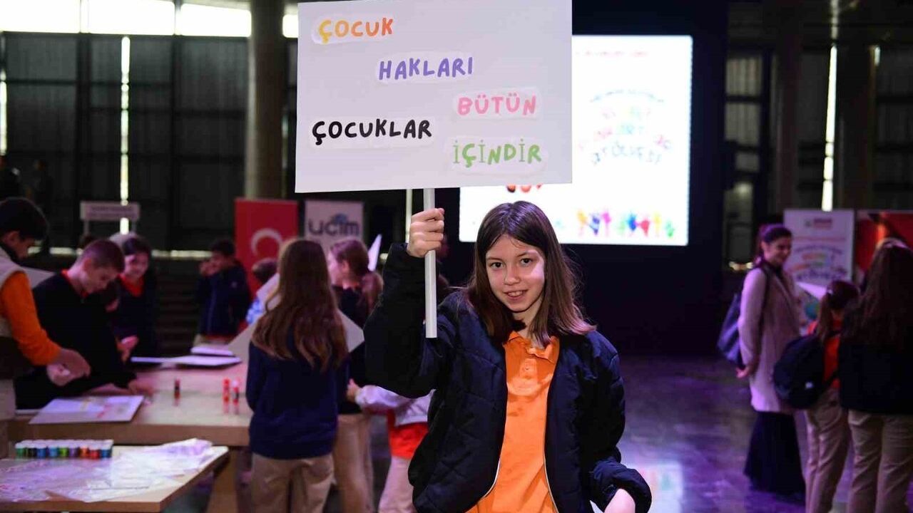 Osmangazi'de 20 Kasım Çocuk Hakları Günü: 70 Çocuk Haklarını Pankartlara Yazdı