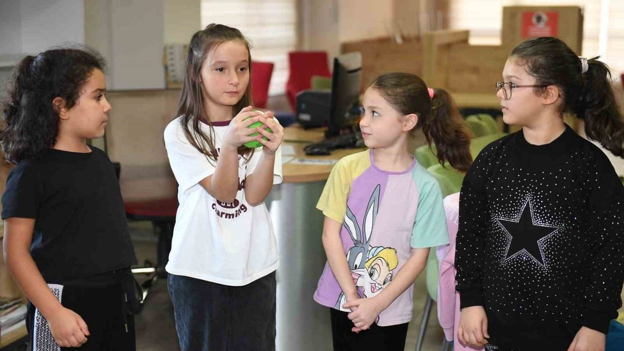 Osmangazi'de Küçük Yazarlar Atölyesi ile Çocuklar Okuma-Yazmayı Keşfediyor