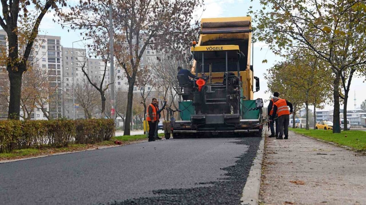 Osmangazi'de Park Yolları Yenilendi: Pınar Caddesi'ne 205 Ton Asfalt