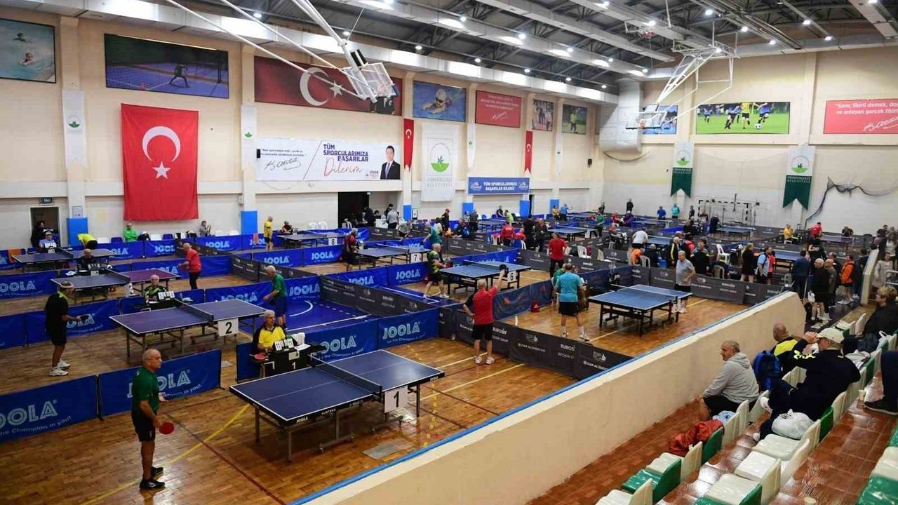 Osmangazi'de Veteranlar Final İçin Ter Döktü: 12’nci Ulusal Bursa Masa Tenisi Sona Erdi