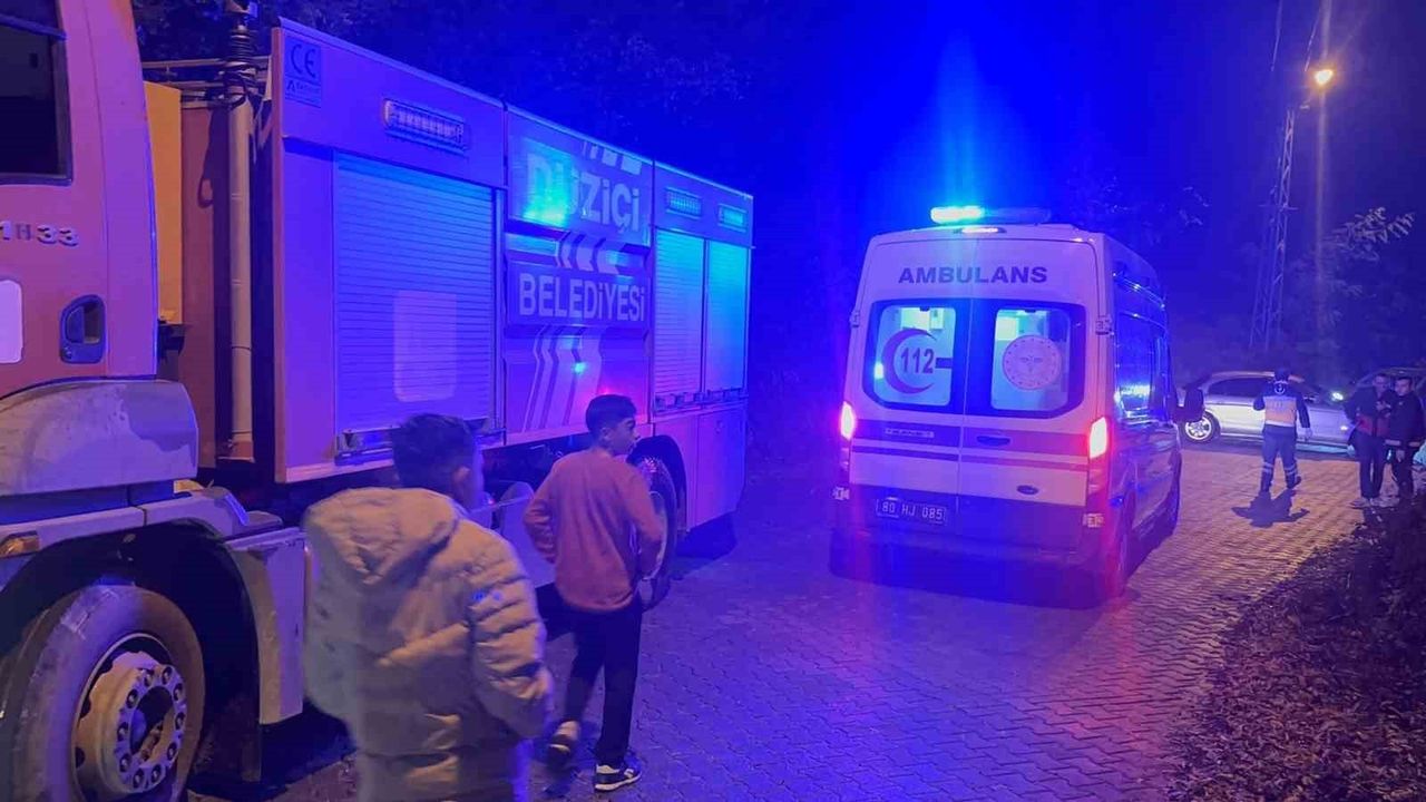 Osmaniye’de hafif ticari araç evin damına düştü: 4 yaralı