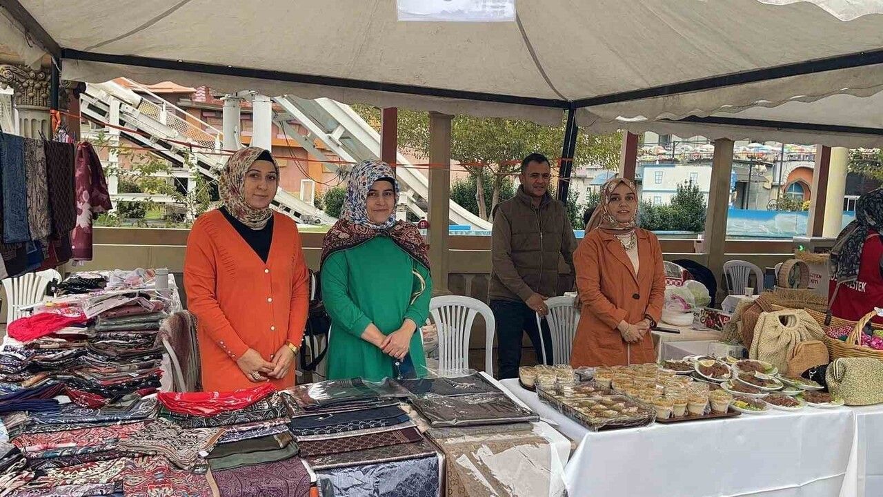 Osmaniye'de Hanımeli Çarşısı: Kadınlar El Emeğini Sergiliyor