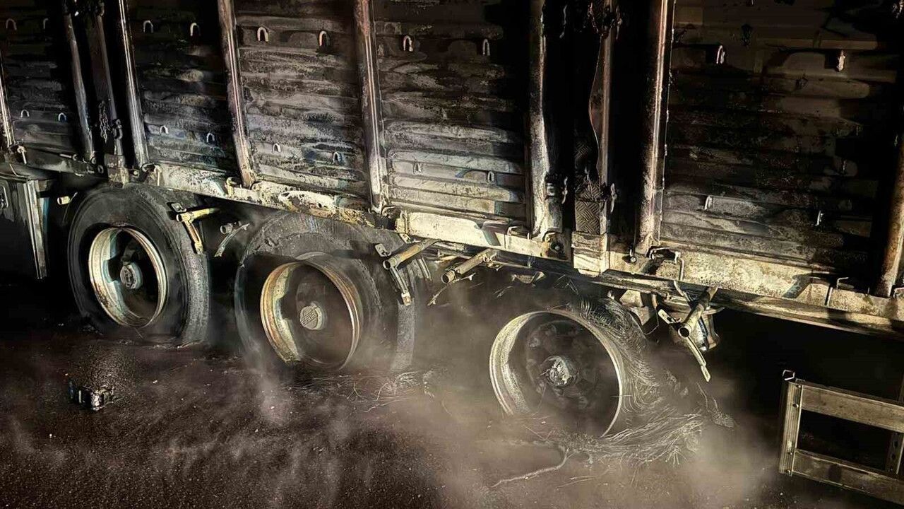 Osmaniye'de mısır yüklü tır dorsesinde yangın