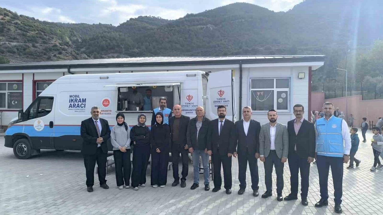 Osmaniye'de Öğrencilere Sıcak Çorba İkramı — Müftülük ve TDV Destek Verdi