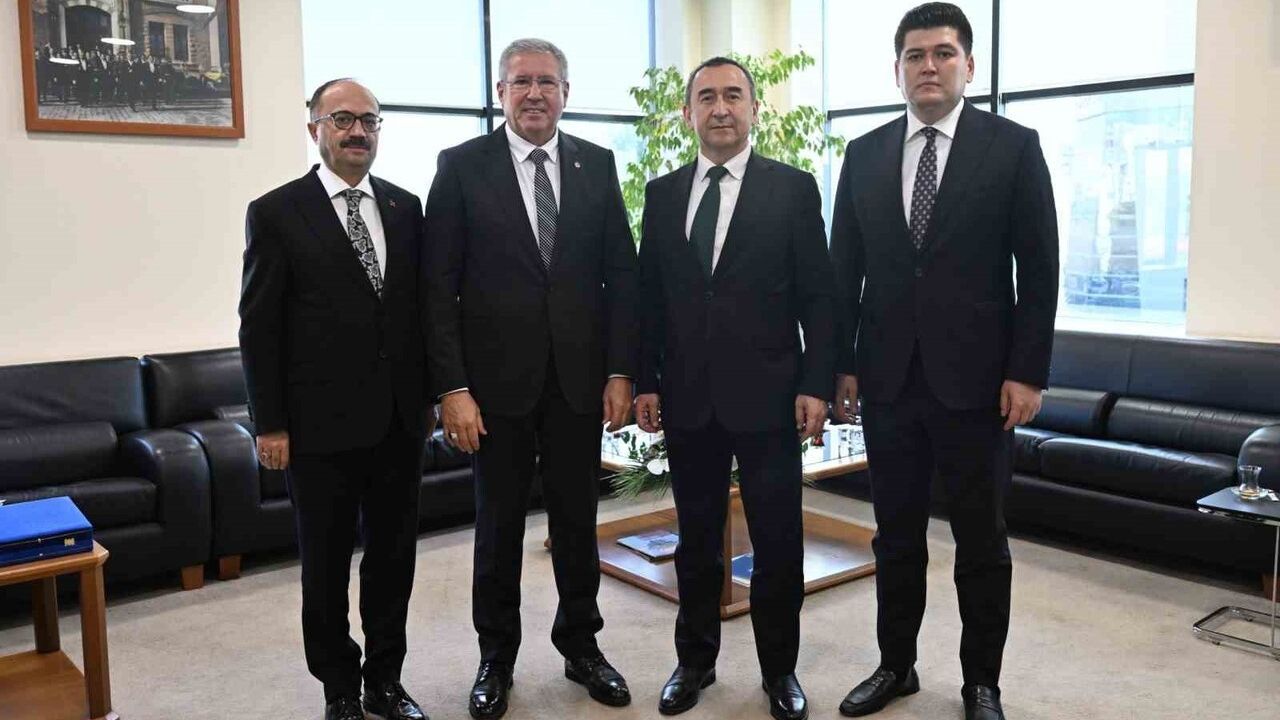 Özbekistan Büyükelçisi İlkhom Khaydarov BTSO'da: Türkiye-Özbekistan Ticarette 10 Milyar Dolar Hedefi