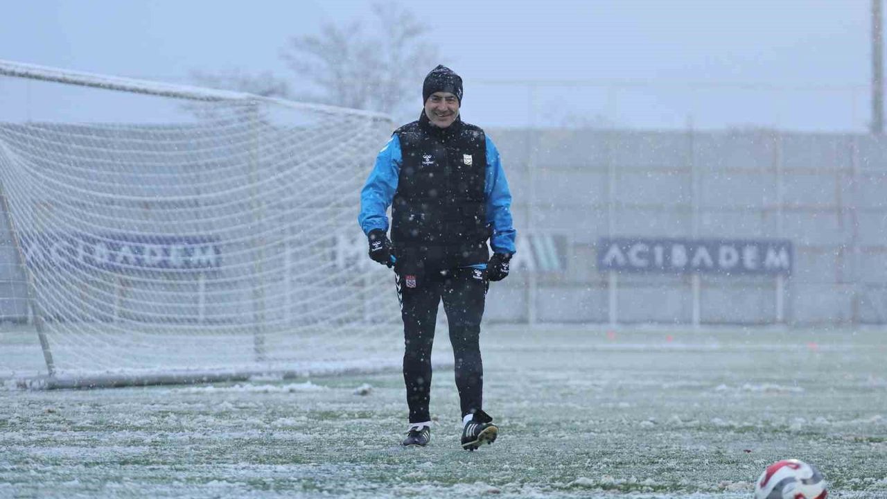 Özbelsan Sivasspor Kar Altında Hazırlıklarını Sürdürdü