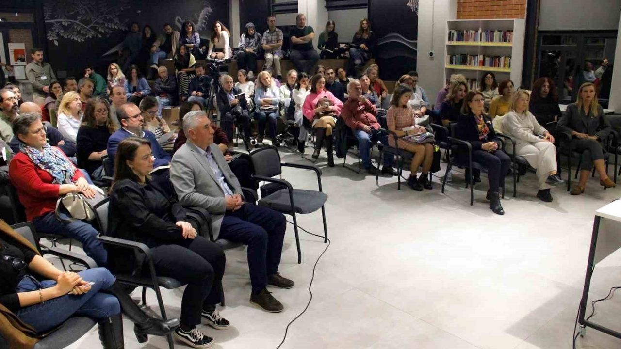 Özgür Mumcu Nilüfer'de: 'Dünyalılar' ve Dijital Çağın İkilemleri