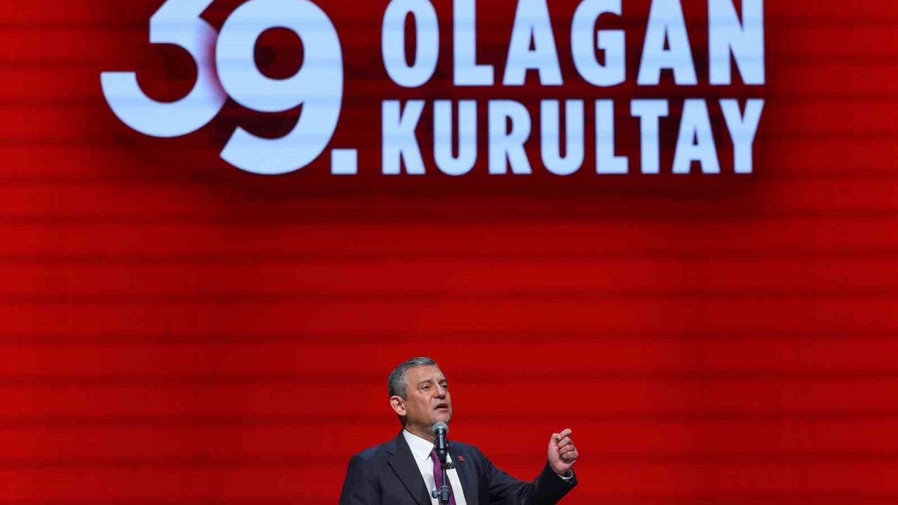 Özgür Özel: "CHP Eskiye Döndürmek İsteyenlerden Arınacak" — 39. Kurultayda İktidar Mesajı