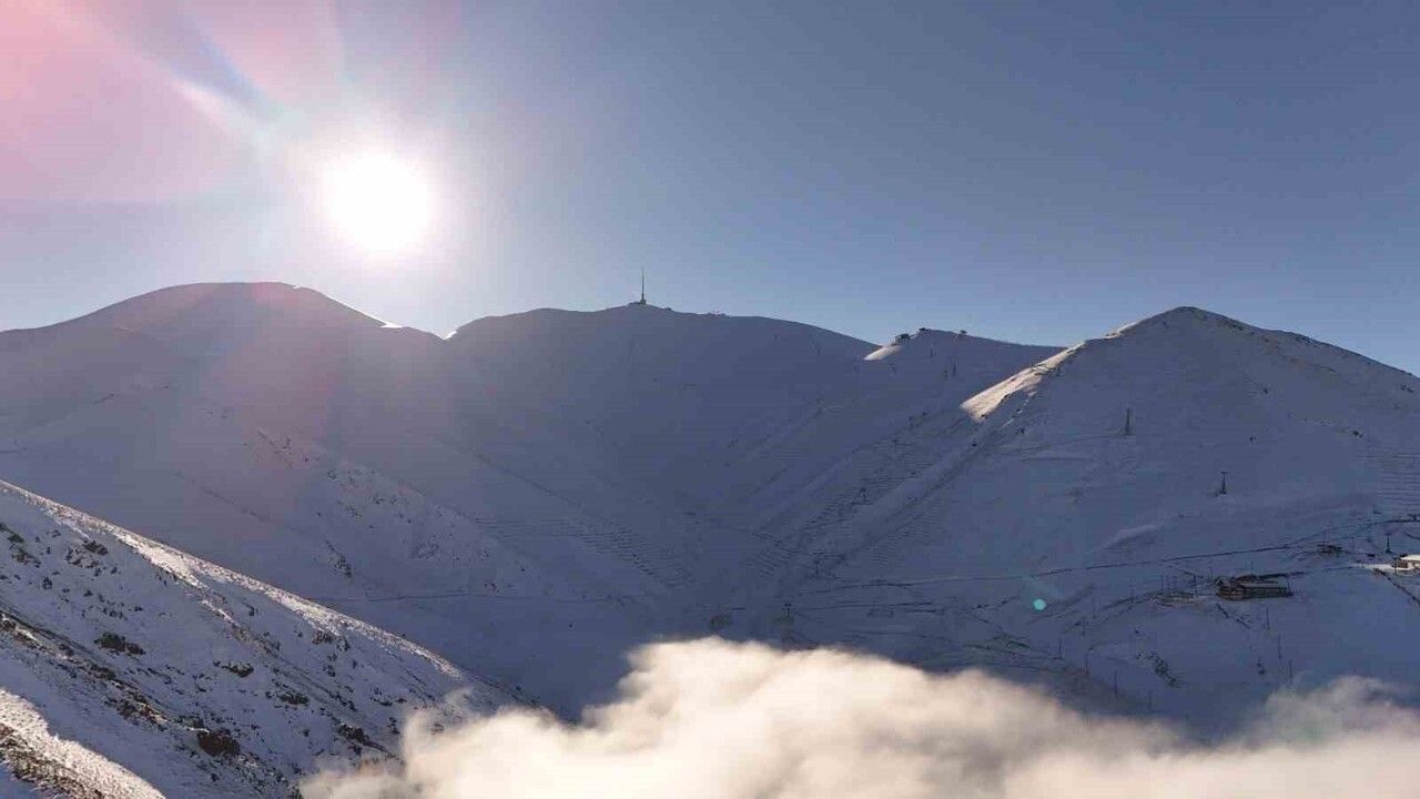 Palandöken Sisle Kaplandı: Erzurum'da Zirvede Büyüleyici Görüntü