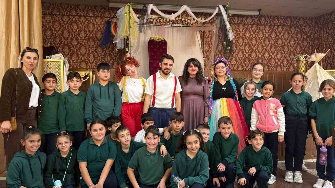 Pamukova'da 'Yetenek Avcısı' ile Unutulmaz Çocuk Tiyatro Günü