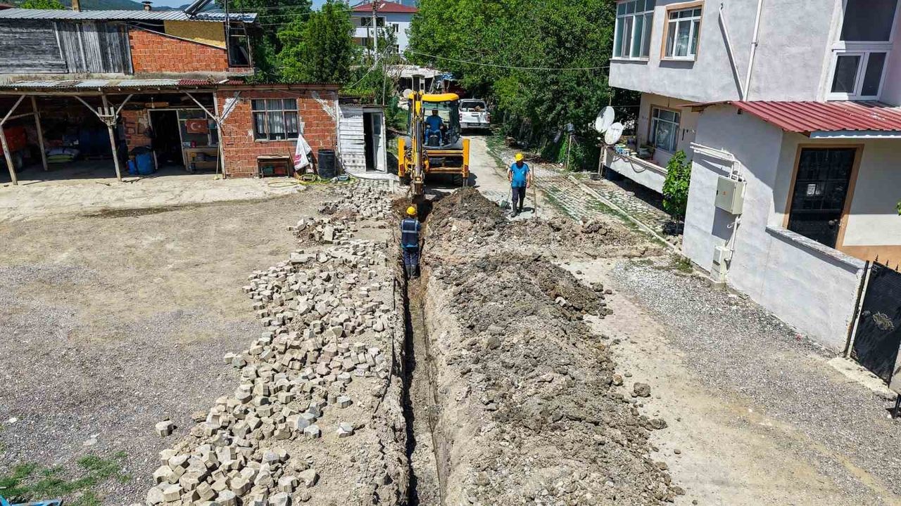 Pamukova Mekece'ye Kayıpsız Su: SASKİ 2 Bin Metrelik Hattı Yeniledi